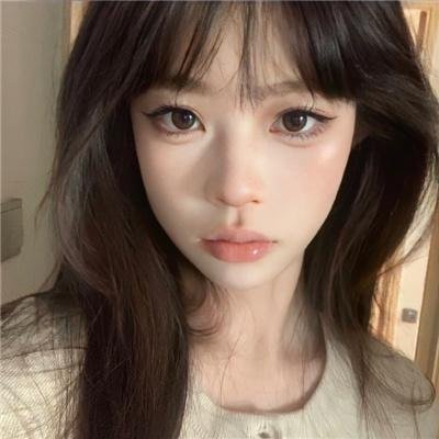 戴脚镣的女孩